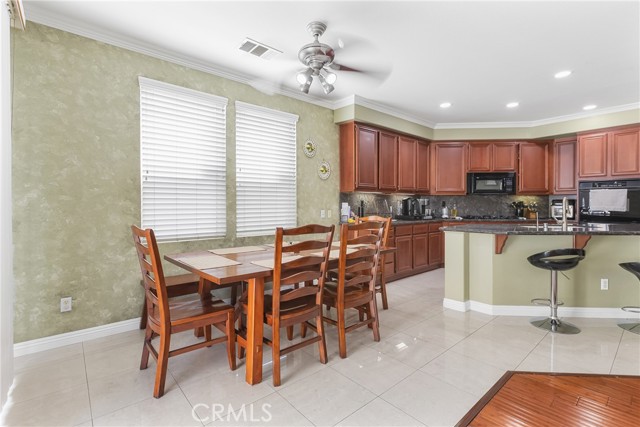 5764 Territory Lane, Eastvale CA: https://media.crmls.org/medias/d9c297ac-c30e-4037-ae6f-9a1eb3e9948f.jpg
