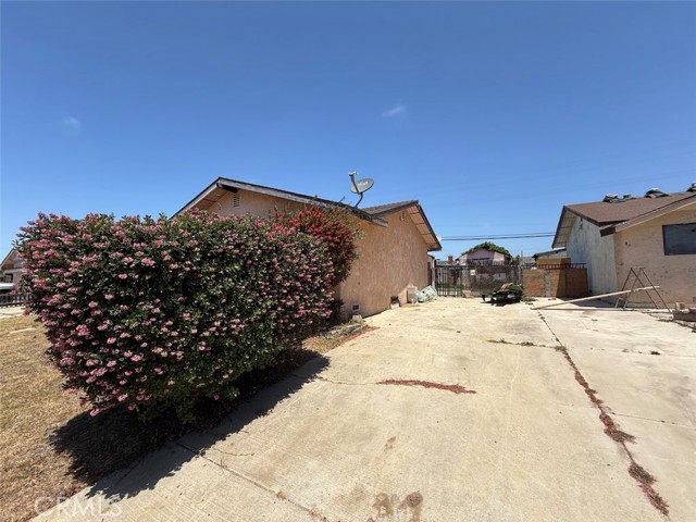 2073 Sandalwood Drive, Santa Maria CA: https://media.crmls.org/medias/d9c39b18-78ff-47c1-a808-5960dc7deb98.jpg