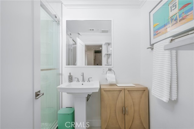 Detail Gallery Image 15 of 25 For 401 Seaward Rd #2,  Corona Del Mar,  CA 92625 - 3 Beds | 2/1 Baths