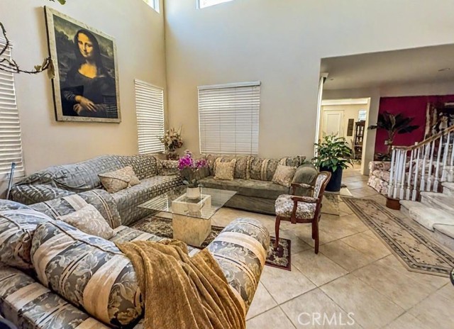 Detail Gallery Image 4 of 7 For 1652 Tiesa, Oxnard,  CA 93030 - 5 Beds | 2/1 Baths