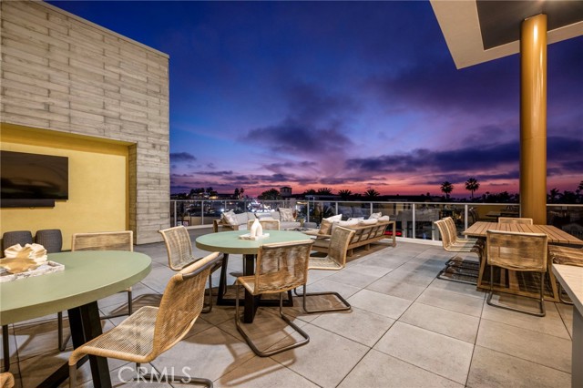 Detail Gallery Image 36 of 71 For 414 Main St #300,  Huntington Beach,  CA 92648 - 2 Beds | 2/1 Baths