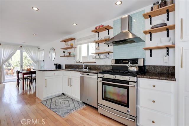 662 Rosecrans Avenue, Manhattan Beach, California 90266, 2 Bedrooms Bedrooms, ,1 BathroomBathrooms,Residential,Sold,Rosecrans,PW21211471