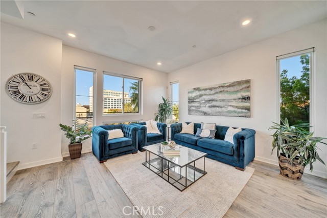 Detail Gallery Image 10 of 32 For 273 W 8th St, San Pedro,  CA 90731 - 4 Beds | 3/1 Baths