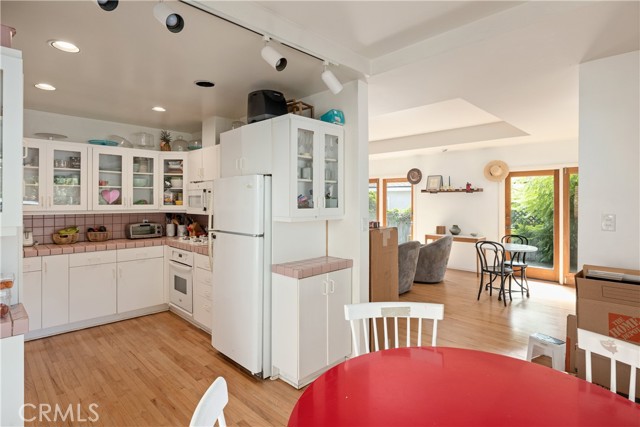 664 35th Street, Manhattan Beach, California 90266, 4 Bedrooms Bedrooms, ,2 BathroomsBathrooms,Residential,Sold,35th,SB21205294