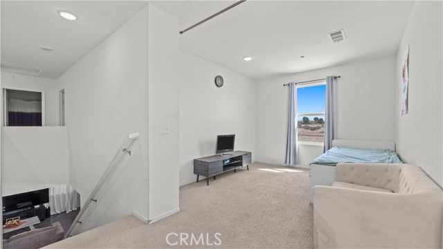 Detail Gallery Image 8 of 18 For 15979 Shawnee, Victorville,  CA 92394 - 4 Beds | 2/1 Baths