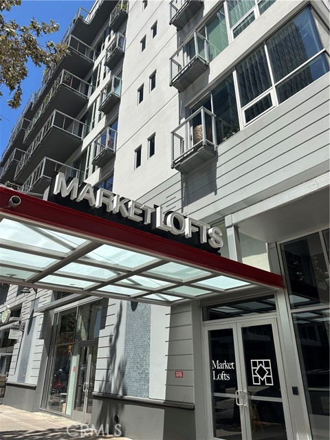 645 W 9th Street, Los Angeles CA: https://media.crmls.org/medias/d9c8ae8a-0204-421a-a056-2d4211c025e9.jpg