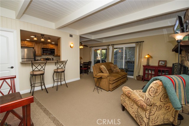 Detail Gallery Image 2 of 27 For 195 Rockledge, Lake Arrowhead,  CA 92352 - 2 Beds | 2 Baths