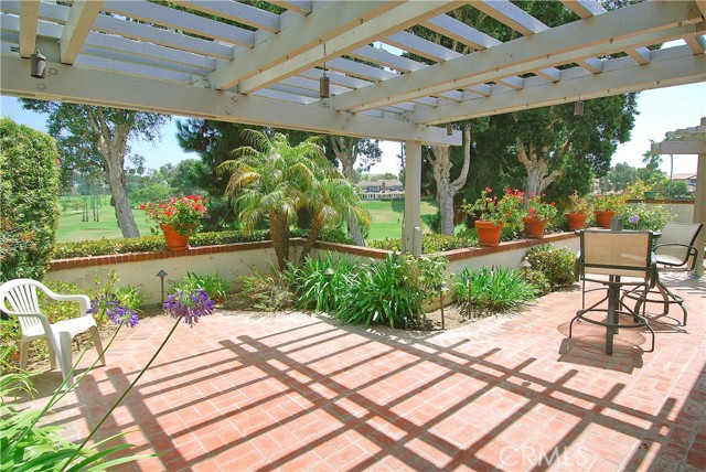28 Fairway Drive, Manhattan Beach CA: https://media.crmls.org/medias/d9c97efe-750b-4f39-8d20-c97693cc5b47.jpg