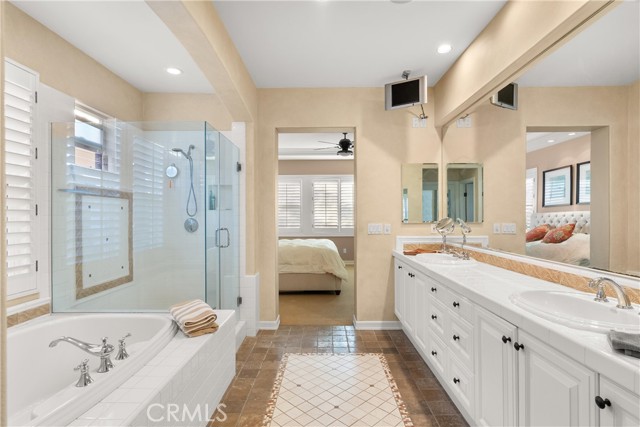 Detail Gallery Image 18 of 26 For 72 Victoria, Newport Beach,  CA 92660 - 4 Beds | 3 Baths