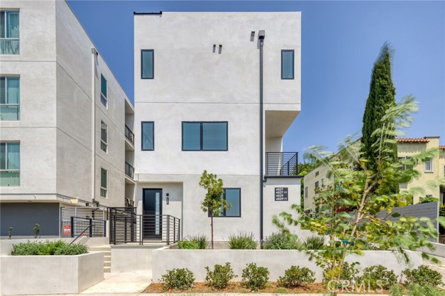 Detail Gallery Image 1 of 33 For 4827 Oakwood Ave, Los Angeles,  CA 90004 - 5 Beds | 3 Baths