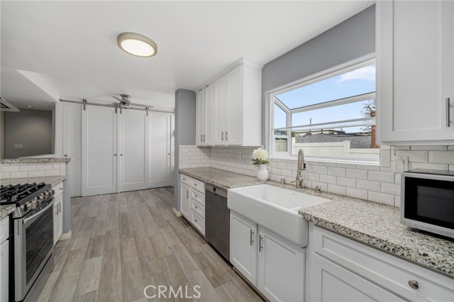 Detail Gallery Image 12 of 39 For 383 Park Ave, Long Beach,  CA 90814 - 3 Beds | 3 Baths