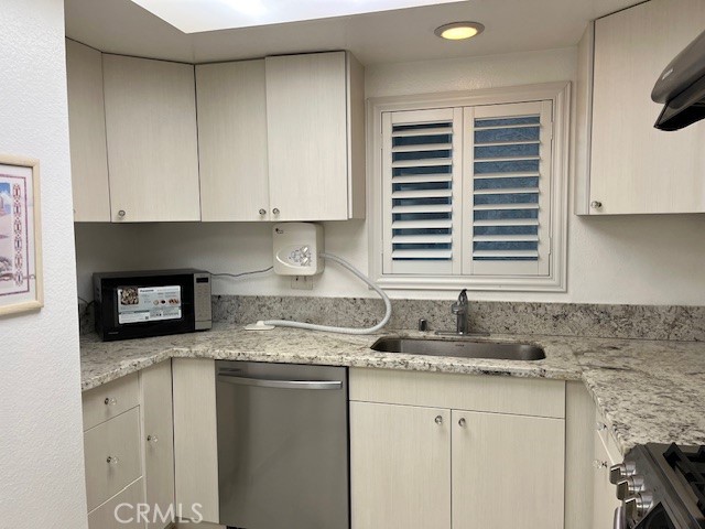 Detail Gallery Image 6 of 21 For 24001 Neece Ave #7,  Torrance,  CA 90505 - 2 Beds | 2 Baths