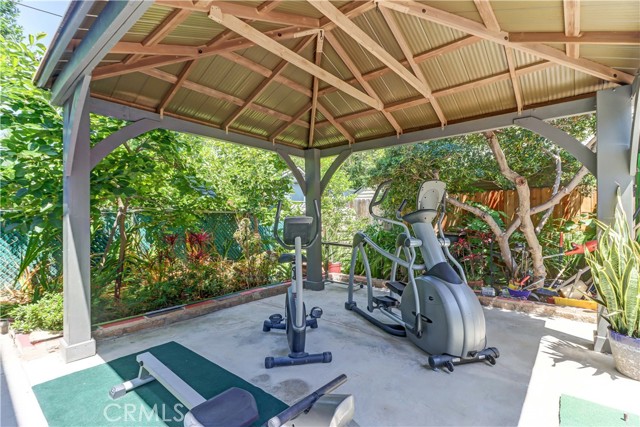 223 N St Andrews Place, Los Angeles CA: https://media.crmls.org/medias/d9cb0d8c-a7c1-4acd-90b2-d6b901dacbad.jpg