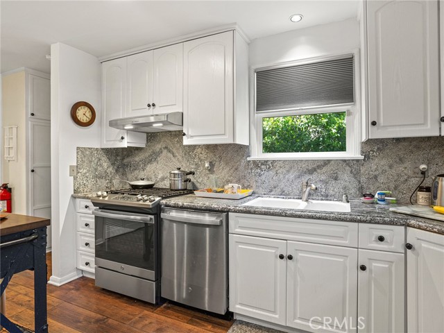 Detail Gallery Image 8 of 54 For 901 Irving Dr, Burbank,  CA 91504 - 3 Beds | 2 Baths