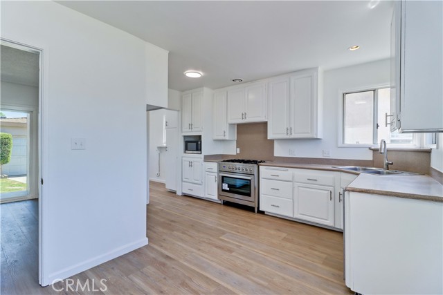 Detail Gallery Image 14 of 63 For 7515 Glencliff Dr, Downey,  CA 90240 - 4 Beds | 2/1 Baths