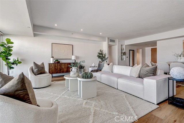 Detail Gallery Image 2 of 55 For 13600 Marina Pointe Dr #905,  Marina Del Rey,  CA 90292 - 2 Beds | 2/1 Baths