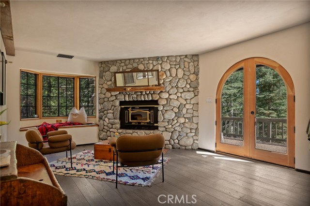 Detail Gallery Image 3 of 52 For 504 Millburn, Lake Arrowhead,  CA 92352 - 4 Beds | 3/1 Baths