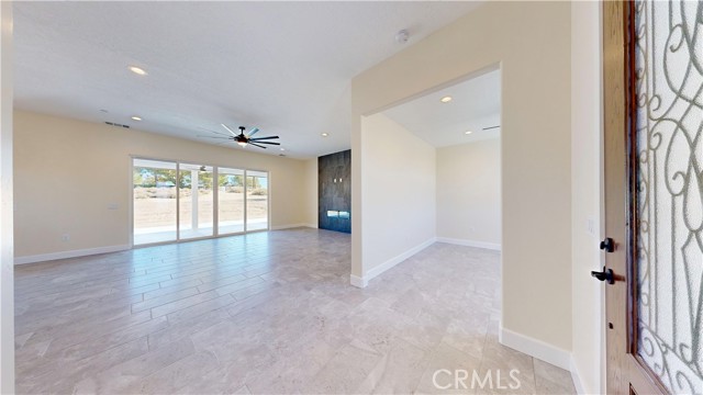 Detail Gallery Image 13 of 68 For 14285 Riverside Dr, Apple Valley,  CA 92307 - 4 Beds | 2/1 Baths