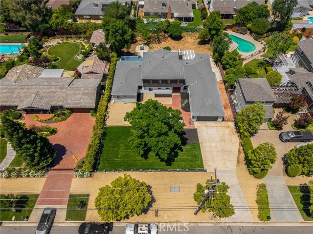 220 W Highland Avenue, Redlands CA: https://media.crmls.org/medias/d9cec317-f192-4819-9e94-11d933eea68b.jpg