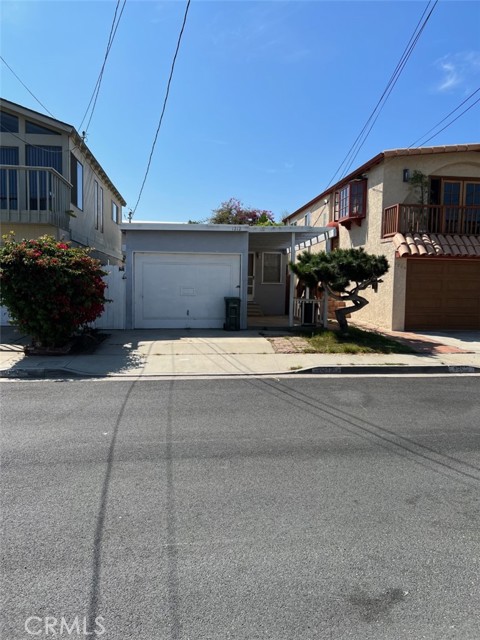 1212 19th Street, Hermosa Beach, California 90254, 2 Bedrooms Bedrooms, ,2 BathroomsBathrooms,Residential,For Sale,19th,SB22208815