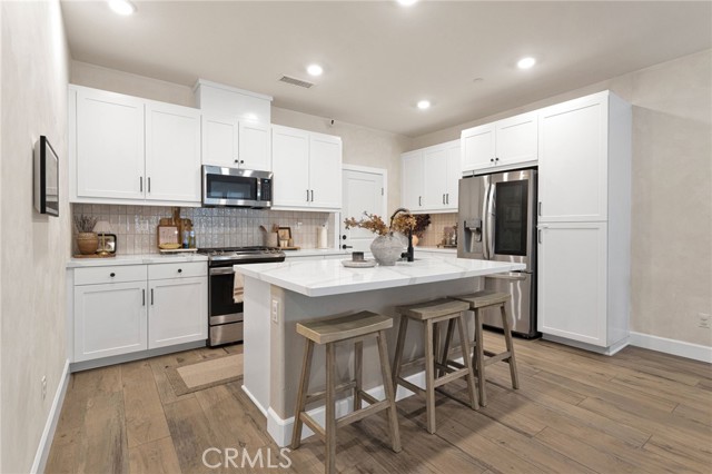 5604 Altamura Way, Fontana CA: https://media.crmls.org/medias/d9cfc2e9-9bac-44d6-be08-2e3cf3700090.jpg