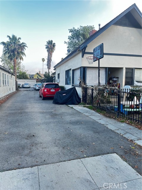 Image 5 of 6 For 3848 Locust  