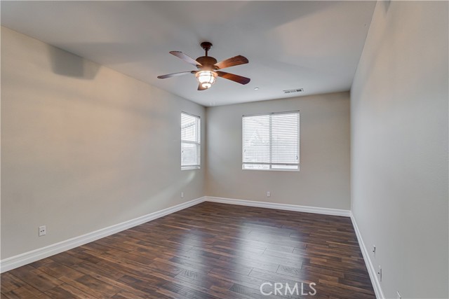 Detail Gallery Image 17 of 44 For 5005 Silvery Jewel, Bakersfield,  CA 93313 - 5 Beds | 3/1 Baths