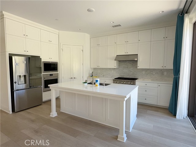 160 Statura, Irvine CA: https://media.crmls.org/medias/d9d0b447-5838-4248-897c-6696edd17285.jpg