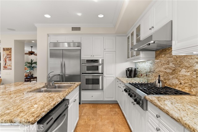 Detail Gallery Image 11 of 22 For 2501 Bungalow Pl #1,  Corona Del Mar,  CA 92625 - 2 Beds | 2/1 Baths