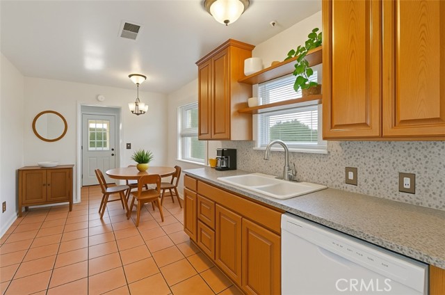 3242 Heglis Avenue, Rosemead CA: https://media.crmls.org/medias/d9d13ea2-f515-413c-abed-ce8f07eeab2a.jpg