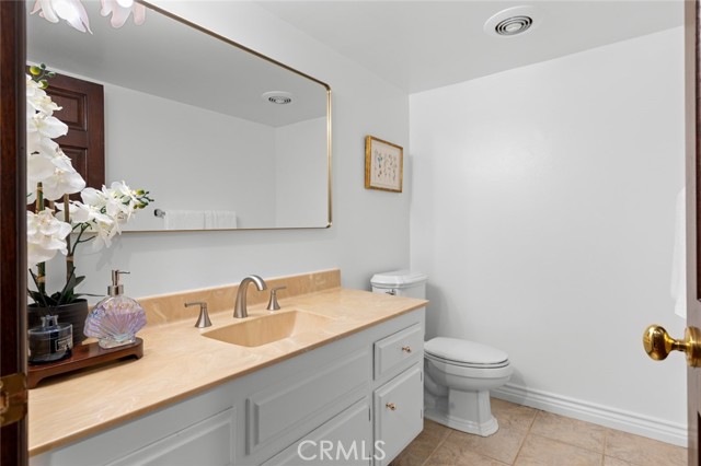 16842 Harkness Circle, Huntington Beach CA: https://media.crmls.org/medias/d9d1a8a5-0154-4c85-9d34-bf9d3e5fc3d7.jpg
