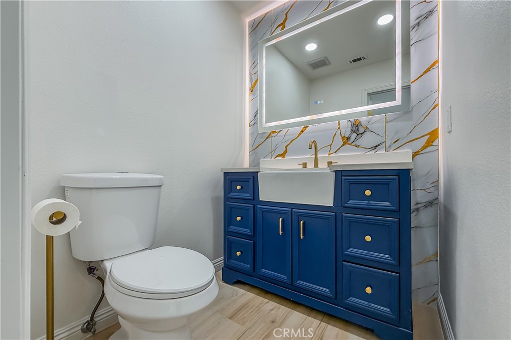 https://media.crmls.org/medias/d9d3929c-0256-4132-896f-cdfec8fa7549.jpg?preset=X-Large