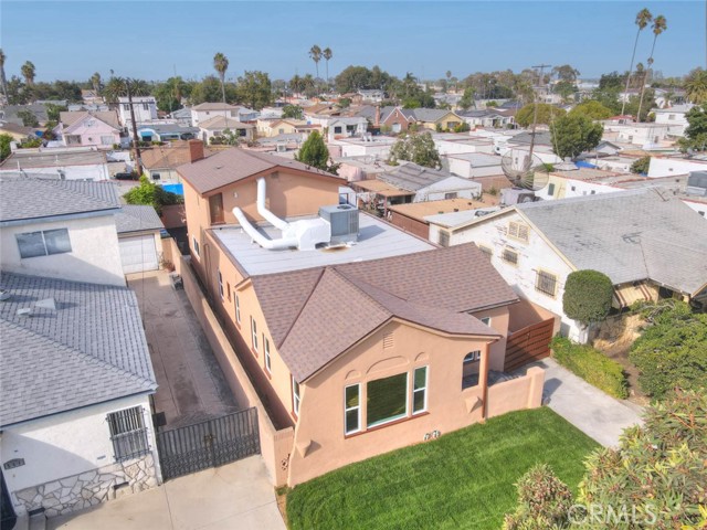 547 W 106th Street, Los Angeles CA: https://media.crmls.org/medias/d9d3effd-4cc2-474a-90e3-0bd0c5847db4.jpg