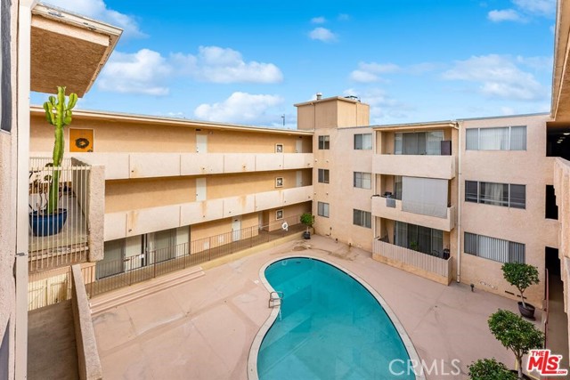 1 Bed Home for Sale in Encino, California