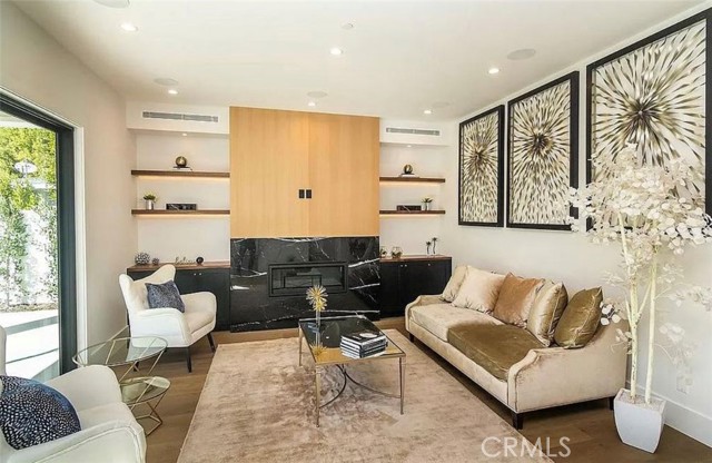 4923 Rhodes Avenue, Valley Village CA: https://media.crmls.org/medias/d9d44e74-5d2e-46a6-86a2-87f9e885e697.jpg