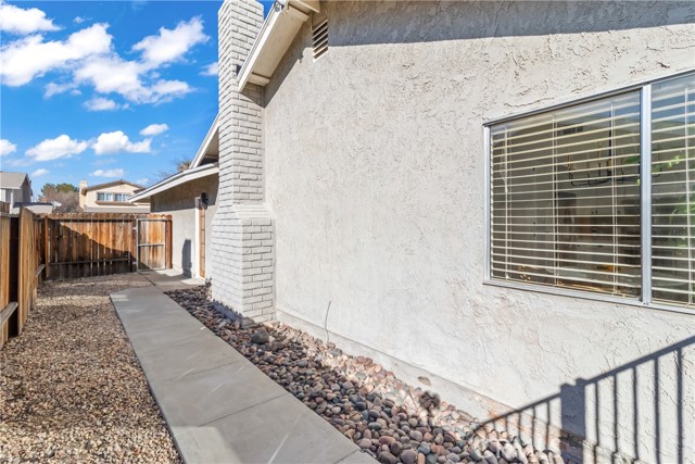 Detail Gallery Image 17 of 40 For 2116 Edam, Lancaster,  CA 93536 - 3 Beds | 2 Baths