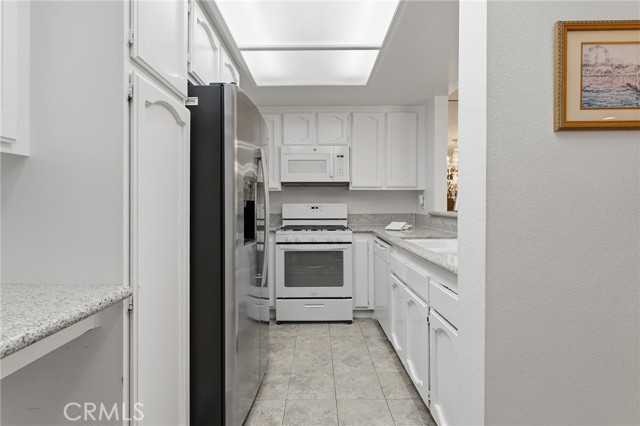 21650 Burbank, 203 photo 6