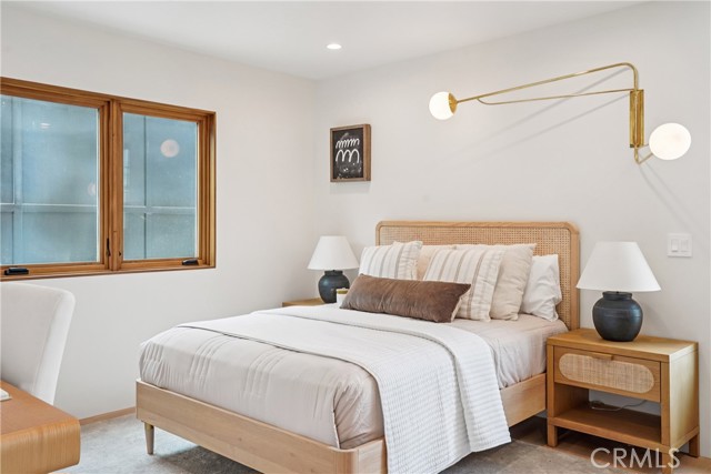 Image 36 of 66 For 647 Navy Street