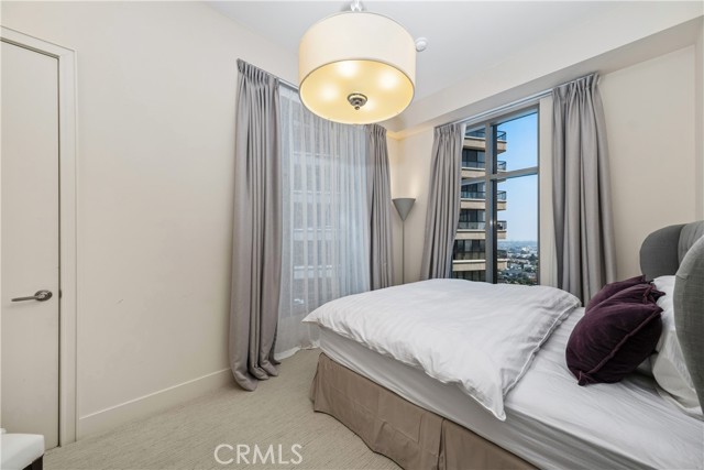 10776 Wilshire Boulevard, Los Angeles CA: https://media.crmls.org/medias/d9d5e486-1ab6-420f-b85e-fa0dd1ecc3d9.jpg