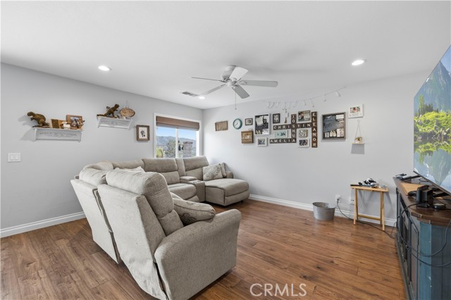 Detail Gallery Image 20 of 54 For 28442 Alder Peak, Canyon Country,  CA 91387 - 5 Beds | 3 Baths