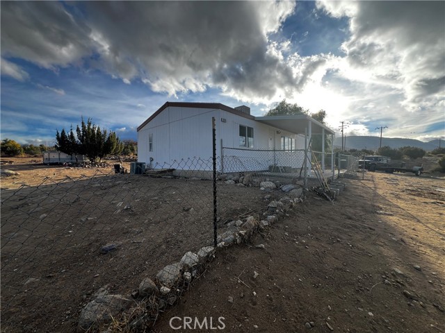 Detail Gallery Image 3 of 5 For 9919 Desert View Rd, Pinon Hills,  CA 92372 - 3 Beds | 2 Baths