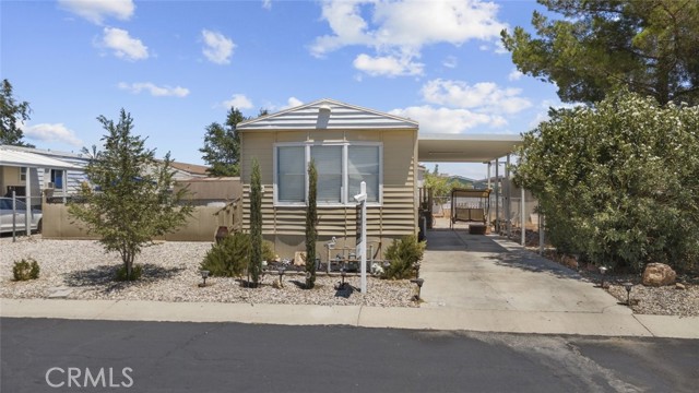 2017 Windharp Drive, Rosamond CA: https://media.crmls.org/medias/d9d7a8b5-1c41-476d-8271-e767bf9ca276.jpg