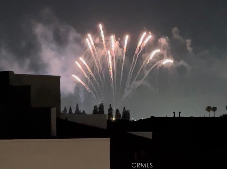 https://media.crmls.org/medias/d9d83ef2-ccaf-443d-be5e-f2e5d50dc0a5.jpg?preset=X-Large