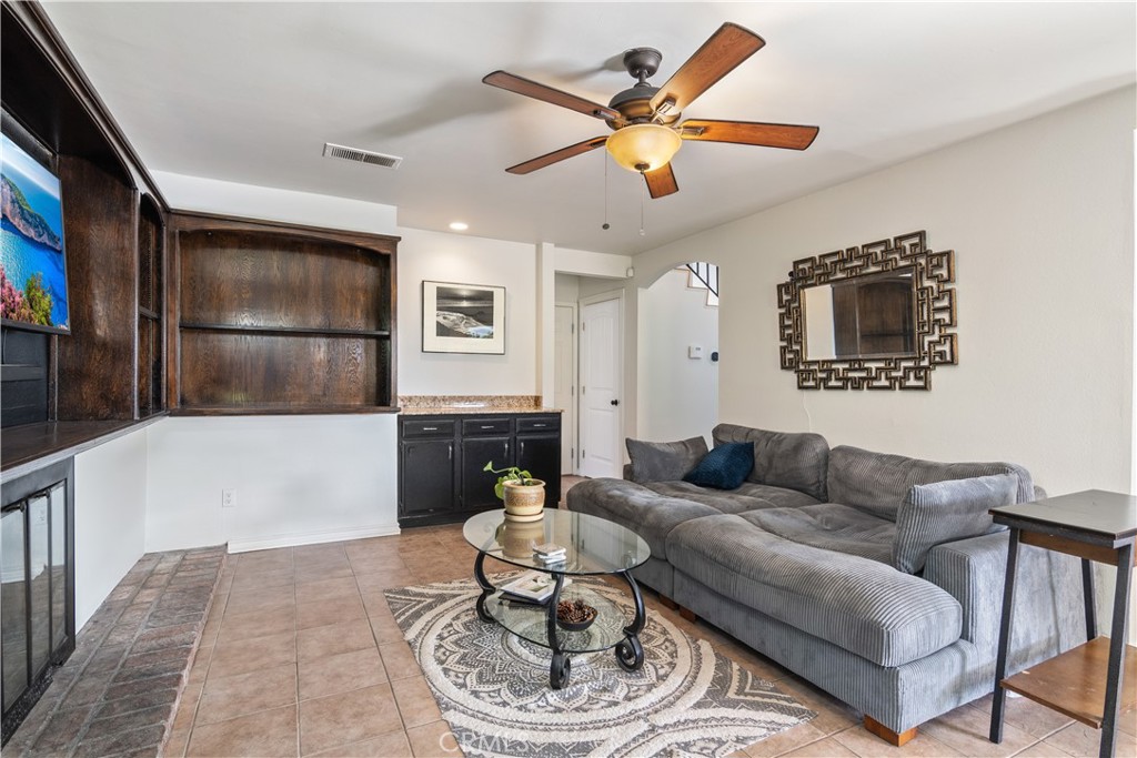 MLS #IV25270557 image #12