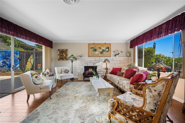 30802 Marilyn Drive, Laguna Beach CA: https://media.crmls.org/medias/d9d8ba3a-6808-44e4-a63a-d3bfbb4049b3.jpg