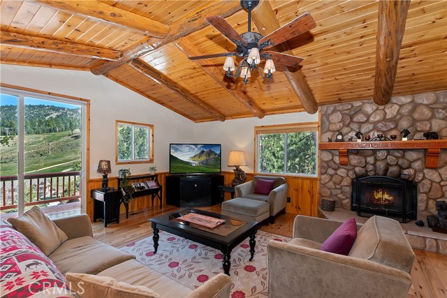 Detail Gallery Image 15 of 50 For 1362 Balsam Dr, Big Bear Lake,  CA 92315 - 4 Beds | 3 Baths