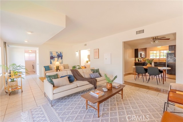 Detail Gallery Image 11 of 25 For 19945 Labrador St, Chatsworth,  CA 91311 - 5 Beds | 4 Baths