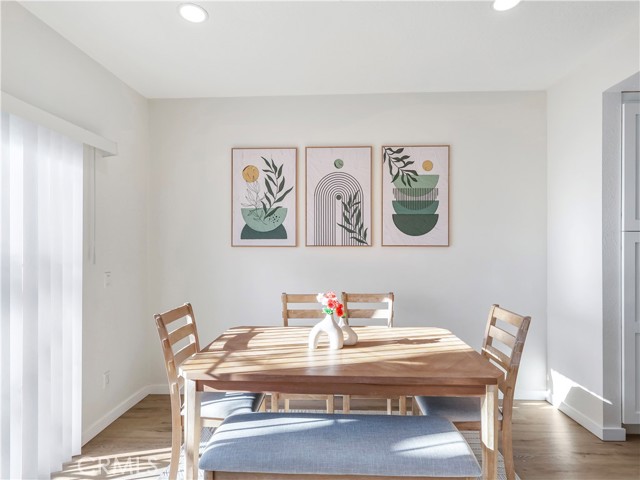 Detail Gallery Image 14 of 45 For 7320 Balboa Bld, Lake Balboa,  CA 91406 - 2 Beds | 2 Baths