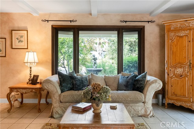 Living room/Pella Windows