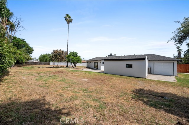 424 E Victoria Street, Rialto CA: https://media.crmls.org/medias/d9db75f8-431d-41af-84b0-78da4ce8f2b5.jpg